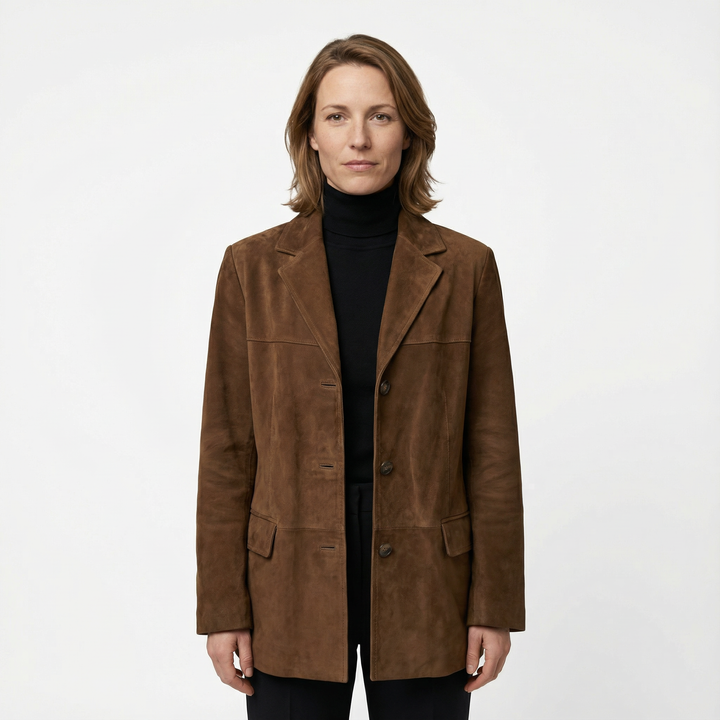 Damen Oversize Wildleder Jacke in Braun, einreihig mit Revers, Vorderansicht am Model