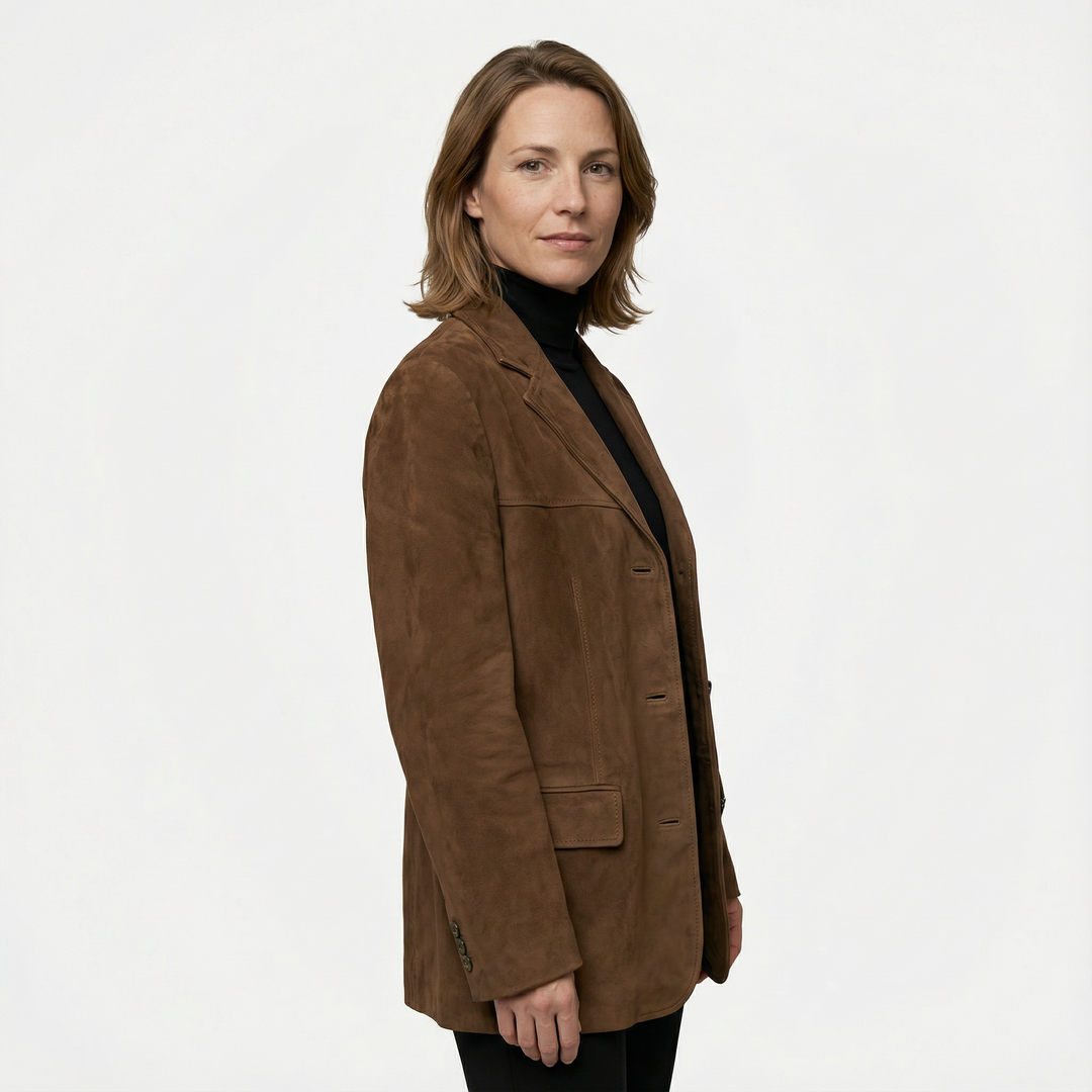 Damen Wildleder Jacke Braun, Seitenansicht — Oversize-Passform und Länge sichtbar