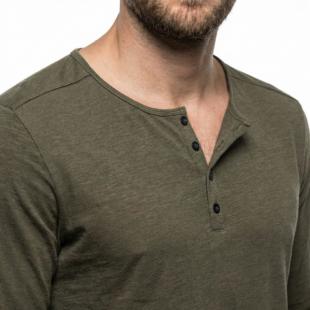 Herren Langarmshirt aus Baumwolle, Seitenansicht am Model