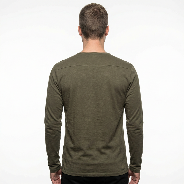 Herren Slim-Fit Langarmshirt, Rükenansicht, Passform sichtbar