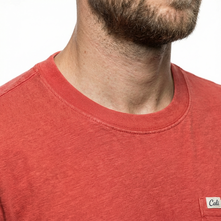 Nahaufnahme Rundhals und Slub-Textur, Herren Baumwoll-Langarmshirt in Rot