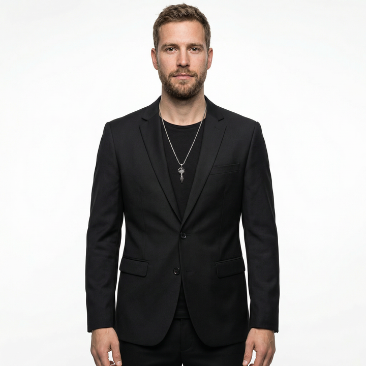 Herren Slim Fit Blazer in Schwarz, Vorderansicht am Model