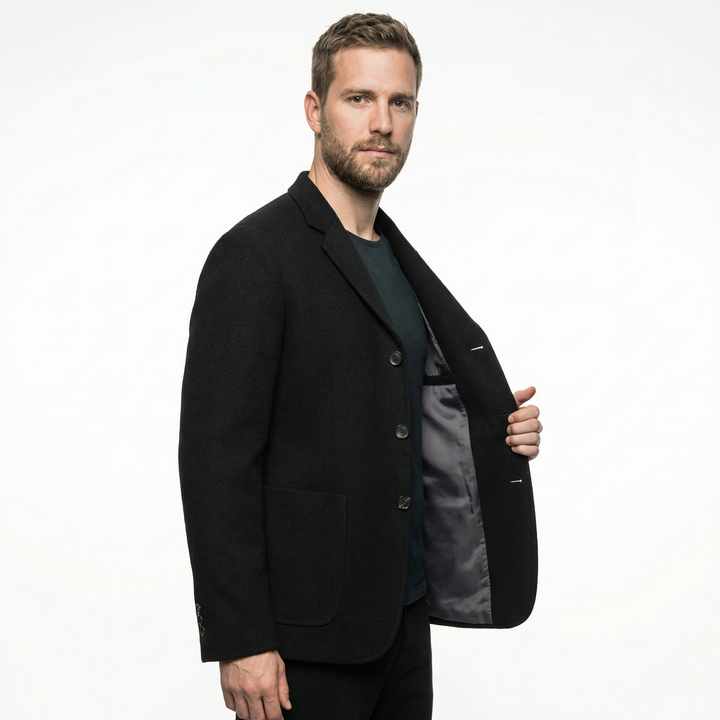 Herren Blazer Schwarz, Seitenansicht mit geöffnetem Revers – Innenfutter sichtbar