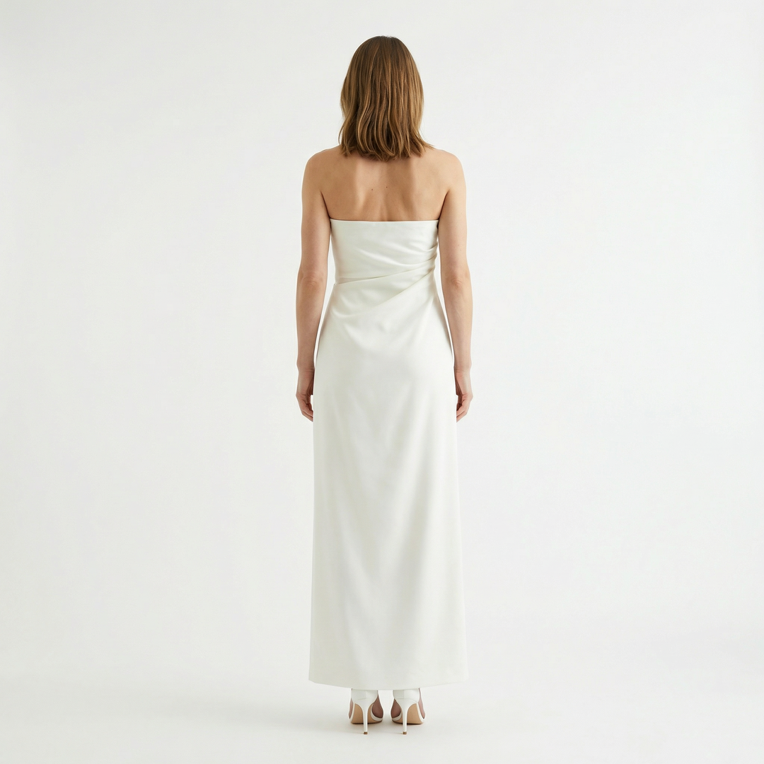 Weißes Bandeau-Midikleid, Rückenansicht mit Rückenausschnitt