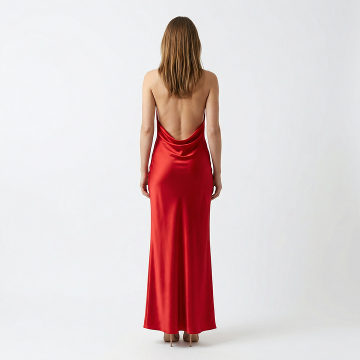 Rotes Neckholder Midikleid, Dreiviertelansicht, figurbetonter Schnitt