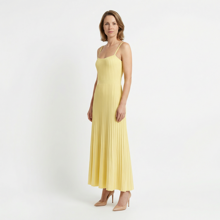 Gelbes Strick-Plisseekleid mit Plisseerock, Dreiviertelansicht