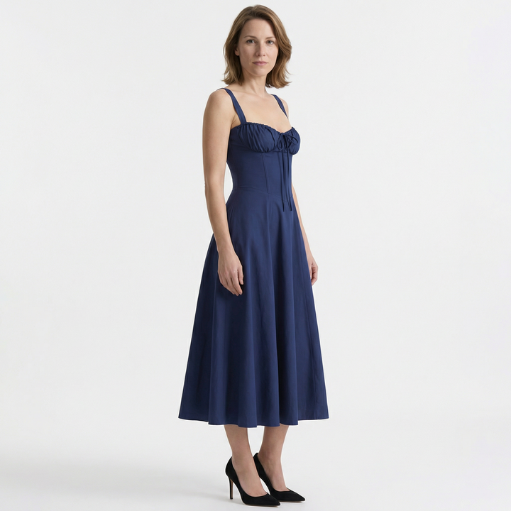 Trägermidikleid dunkelblau, Dreiviertel-Seitenansicht