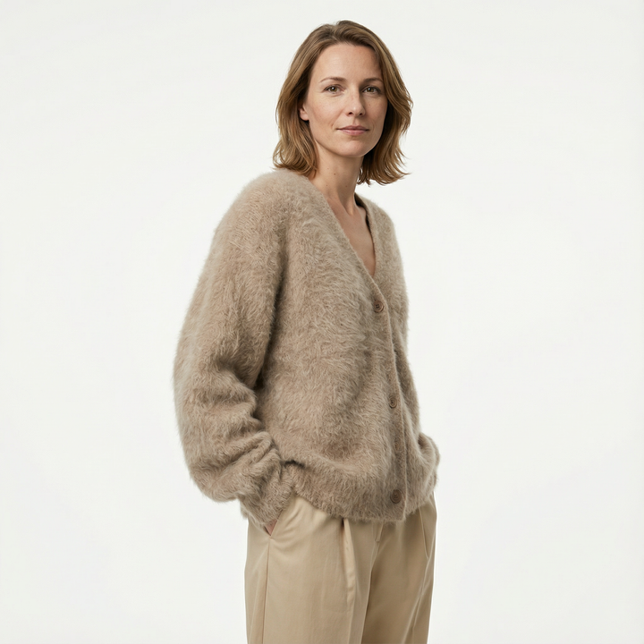 Damen Oversized Cardigan mit V-Ausschnitt, Seitenansicht mit Taschendetail