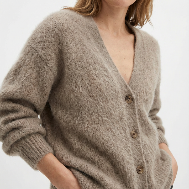 Nahaufnahme V-Ausschnitt, Knöpfe und flauschige Strickstruktur, Damen Cardigan beige