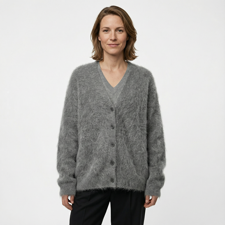 Damen Oversized Cardigan grau mit Knöpfleiste, Vorderansicht am Model