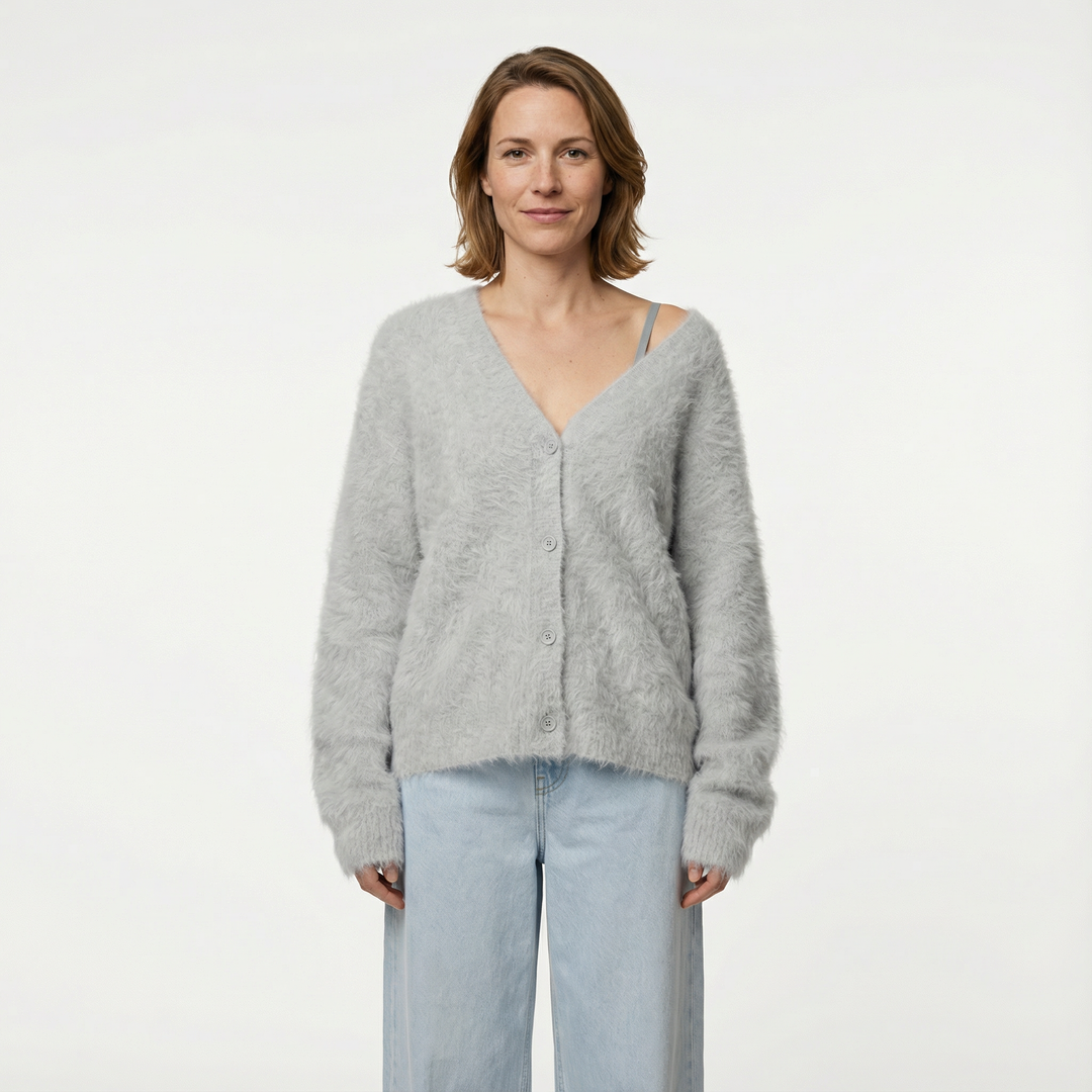 Damen Oversized Cardigan hellgrau mit Jeans, lässiger Casual-Look Vorderansicht