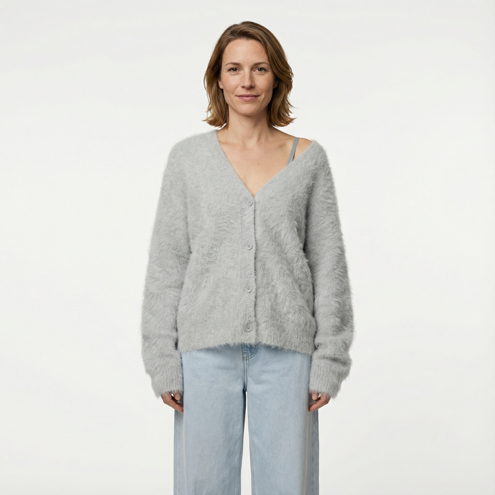 Damen Oversized Cardigan hellgrau mit Jeans, lässiger Casual-Look Vorderansicht