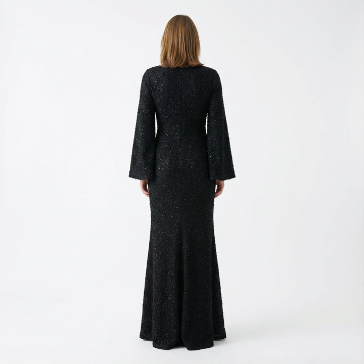 Rückenansicht Damen Pailletten Abendkleid, ausgestellte Ärmel und Meerjungfrau-Saum sichtbar