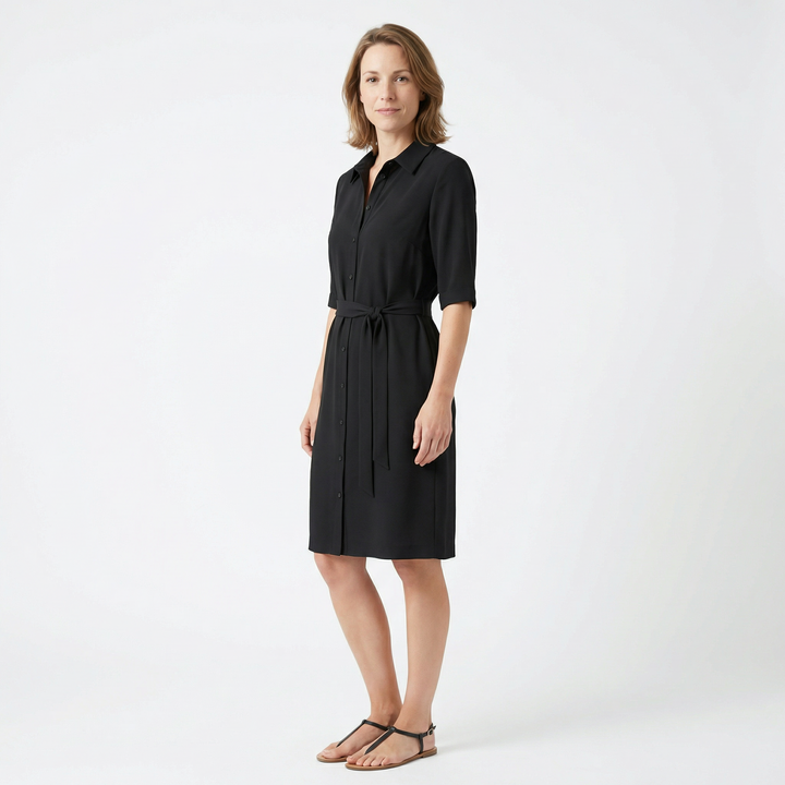 Midi-Hemdblusenkleid Schwarz, Dreiviertelansicht mit Schnürung an der Taille