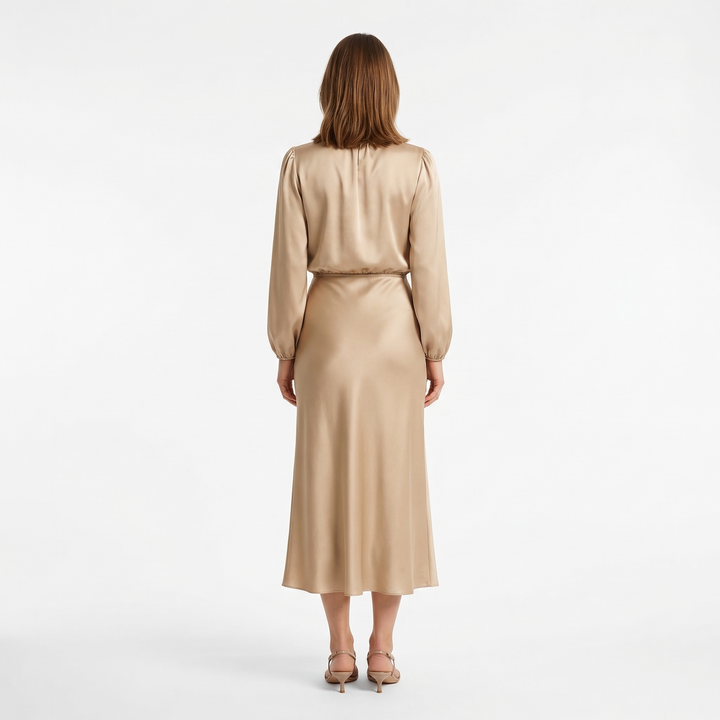 Rückenansicht Damen Satin Midi Kleid in Beige, fließender Schnitt und Langarm