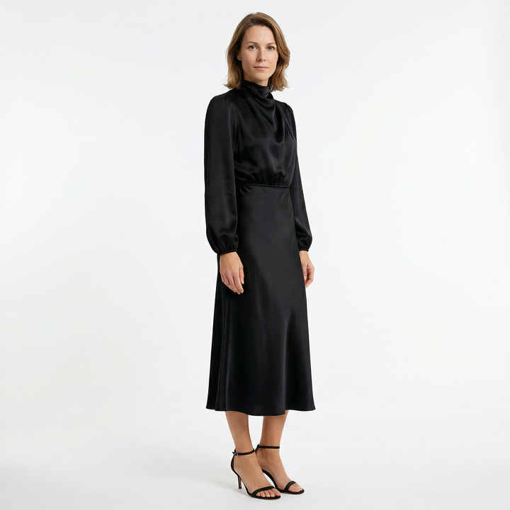 Damen Satin Midi Kleid in Schwarz, Seitenansicht mit ausgestelltem Midi-Rock