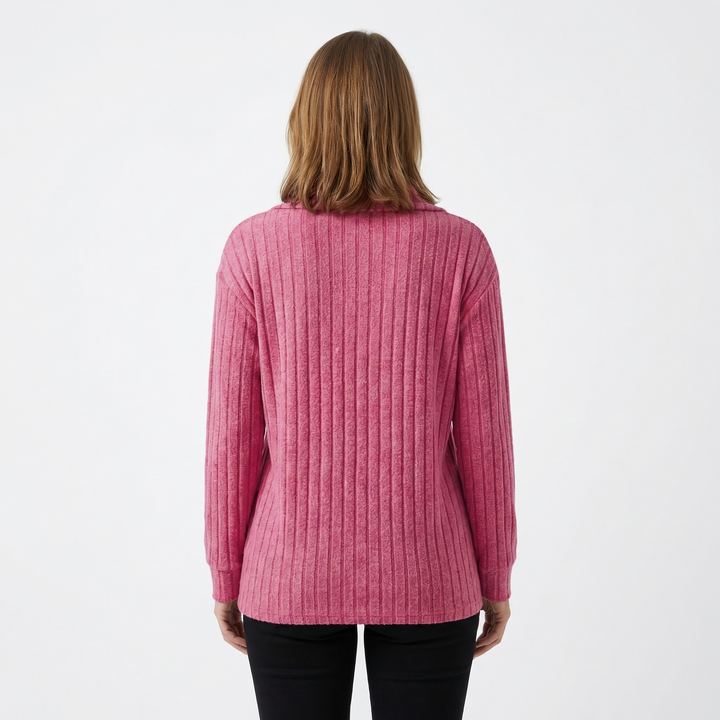 Rückenansicht Damen Langarm Poloshirt in Rosarot, breites Rippenmuster sichtbar