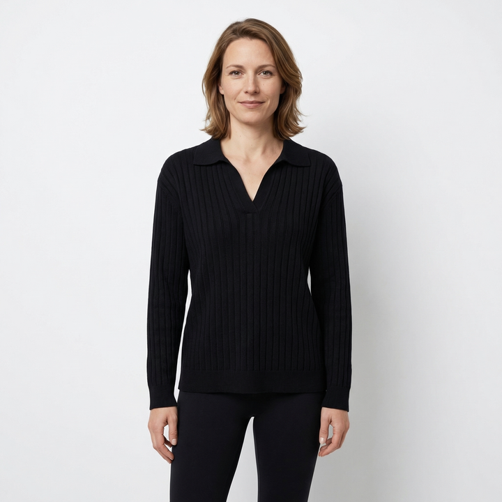 Damen Langarm Polokragen Strickshirt in Schwarz, geripptes Muster, Vorderansicht am Model