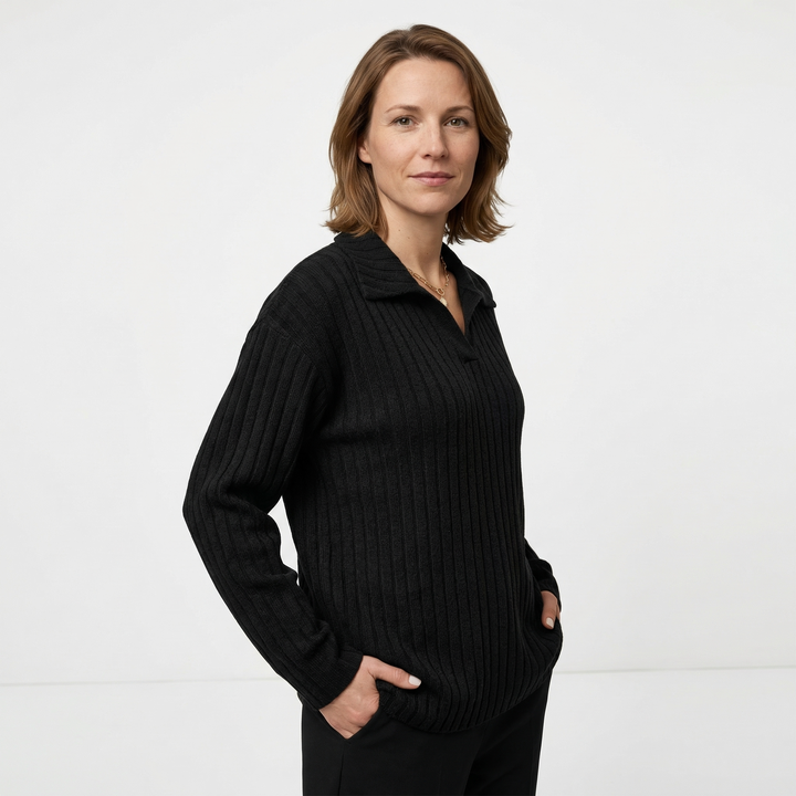 Damen Rippenstrick Poloshirt in Schwarz, Seitenansicht mit offenem Polokragen