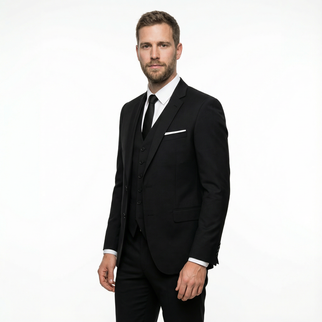Seitenansicht Herren Dreiteiler Anzug in Schwarz, taillierter Slim Fit Schnitt