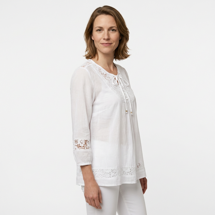 Weiße Boho-Bluse mit Spitzendetails, Seitenansicht