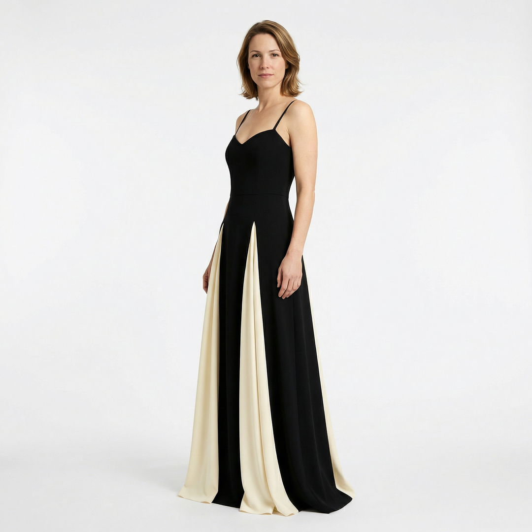 Damen Maxikleid, Seitenansicht, fließender Rock und Spaghettiträger sichtbar