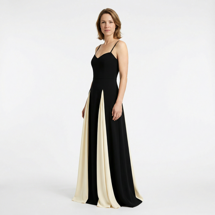 Damen Maxikleid, Seitenansicht, fließender Rock und Spaghettiträger sichtbar