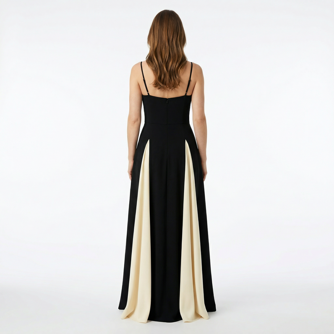 Nahaufnahme Kontrasteinsatz und Spitzenpatchwork am Damen Abendkleid
