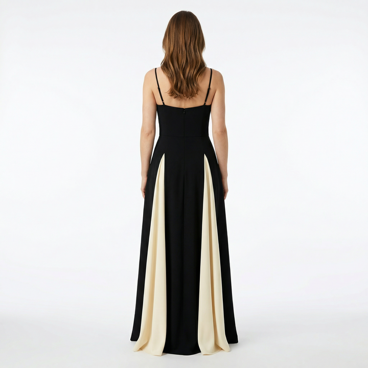 Nahaufnahme Kontrasteinsatz und Spitzenpatchwork am Damen Abendkleid
