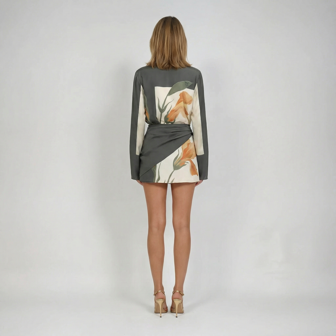Florales Cocktail-Minikleid mit Twist