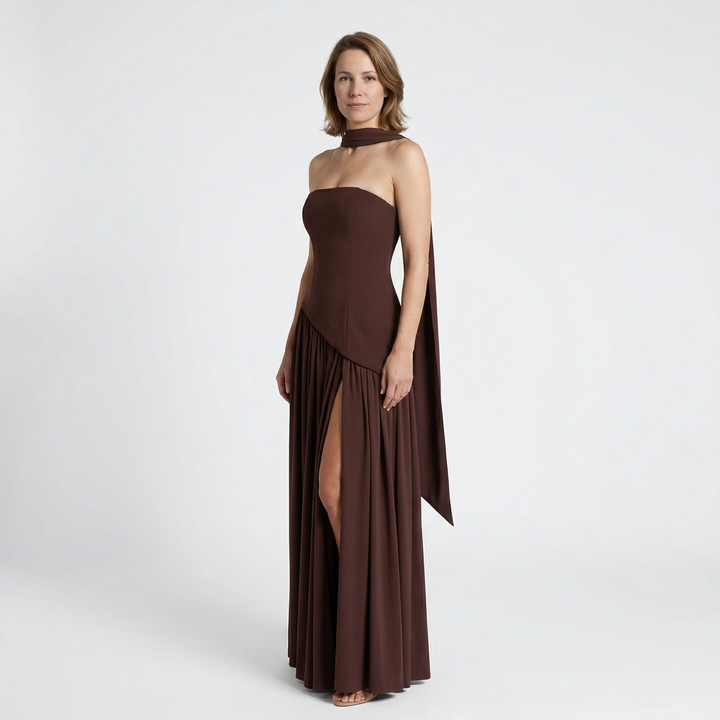 Damen Maxikleid Braun, Seitenansicht mit fließendem Schaldetail