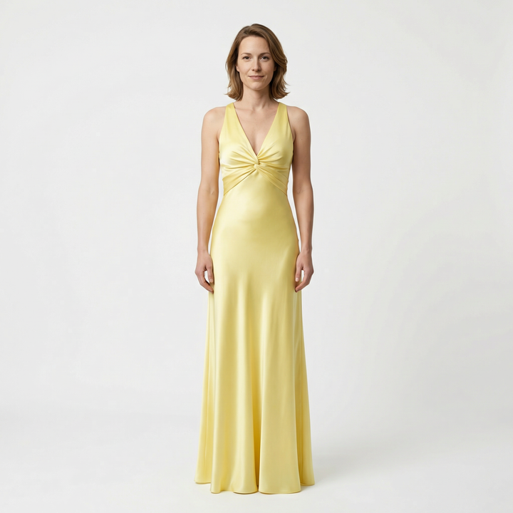 Damen Satin Maxikleid in Hellgelb mit V-Ausschnitt, Vorderansicht am Model
