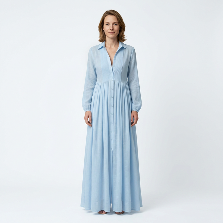 Blaues Maxikleid mit Stehkragen, Puffärmeln und Knopfleiste, Frontansicht