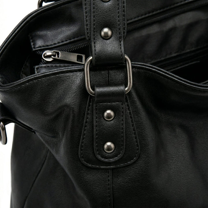 Detailaufnahme Henkel mit Nieten und D-Ring, mattschwarze Hardware
