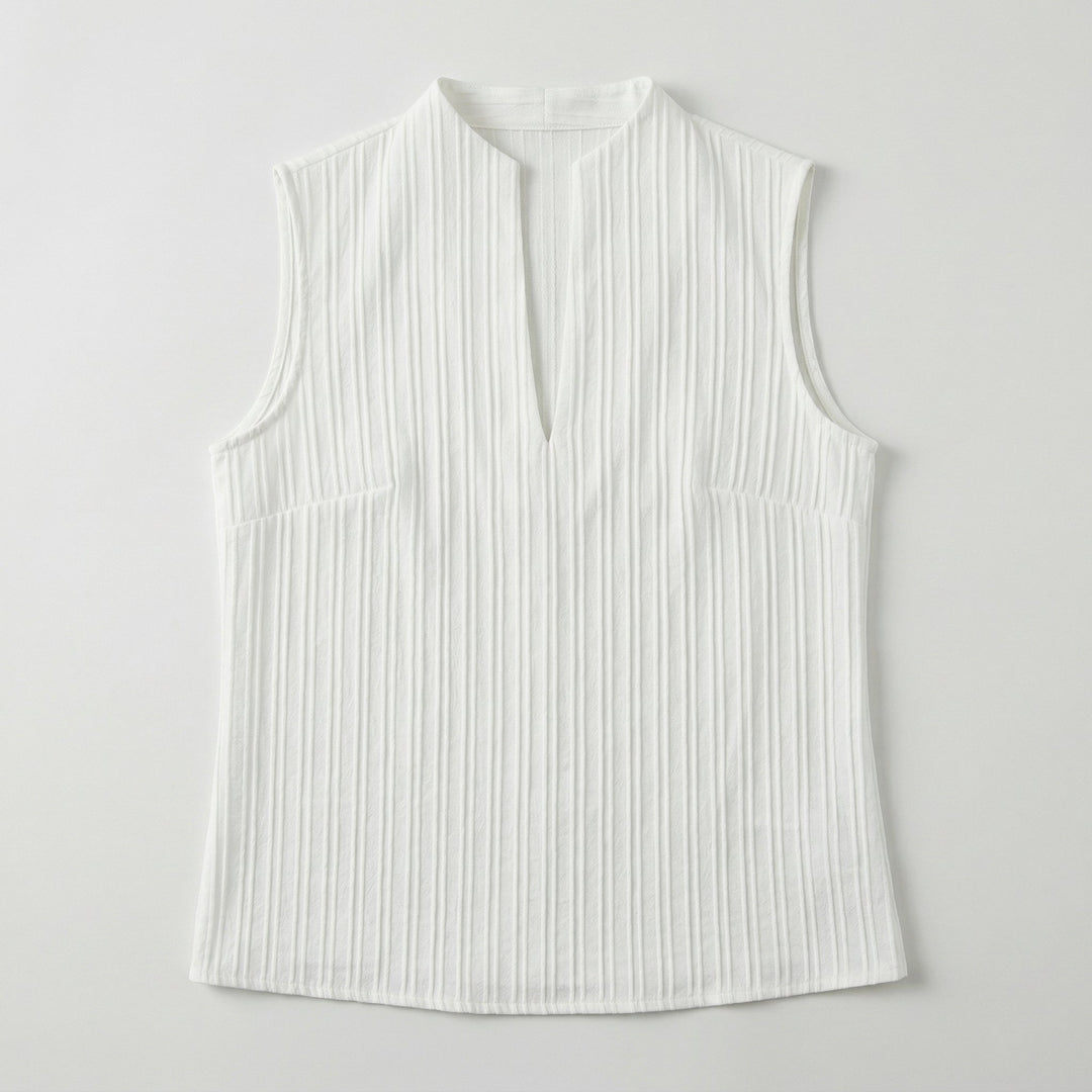 Weißes ärmelloses Top mit Split-Neck und Plisseestruktur, Flat Lay Vorderseite