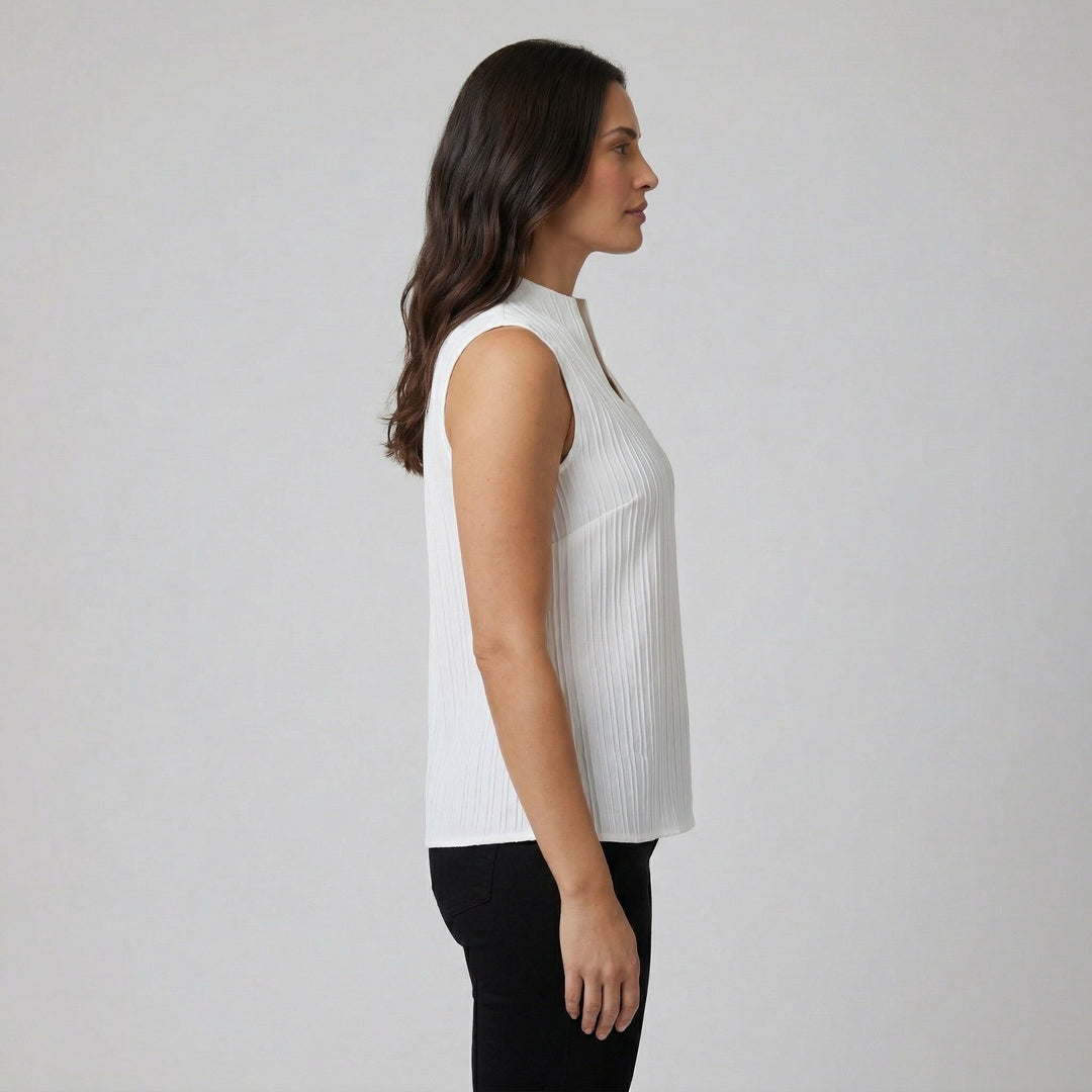 Weißes ärmelloses Plissee-Top mit Split-Neck, Seitenansicht