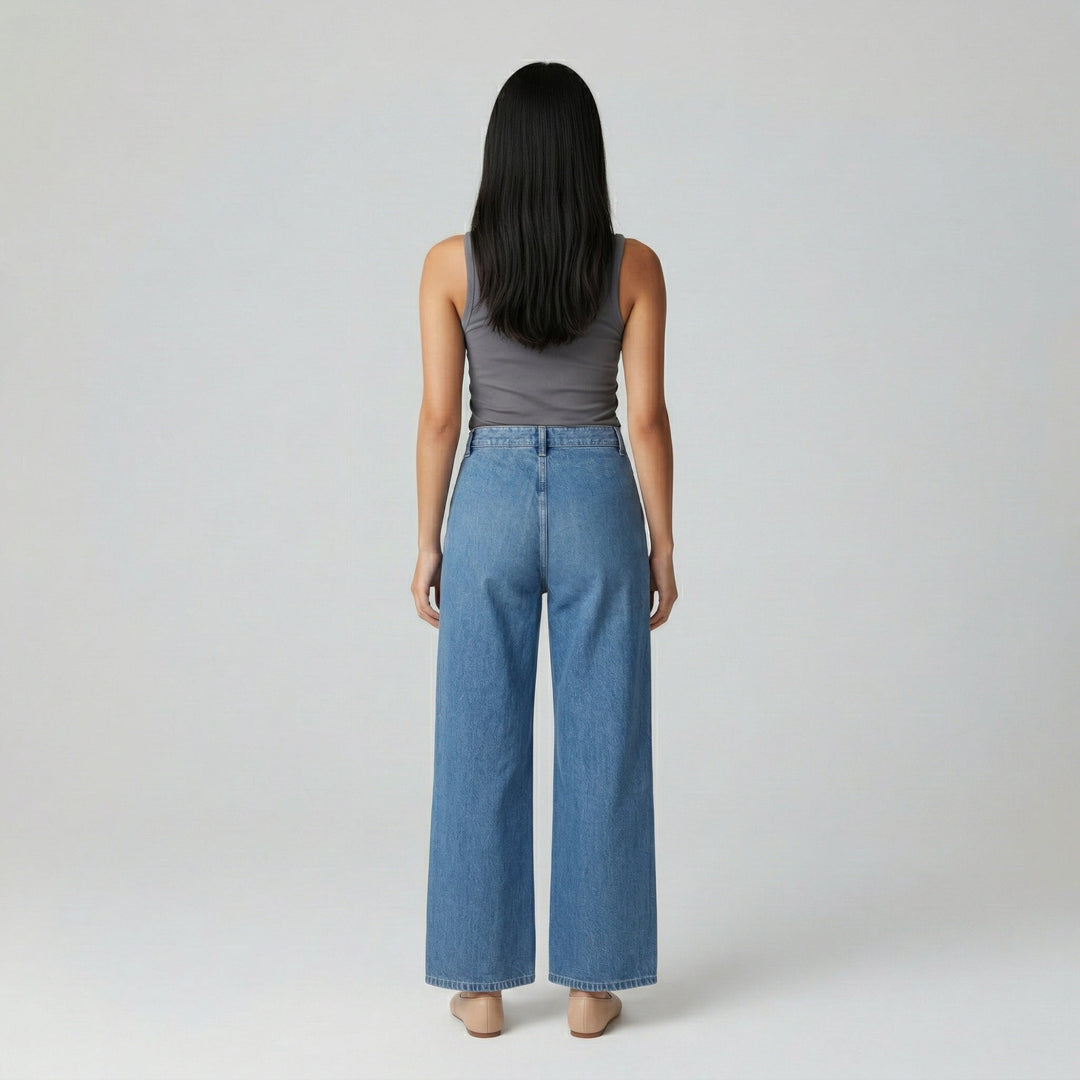 Wide-Leg Jeans hellblau, Rükenansicht am Model