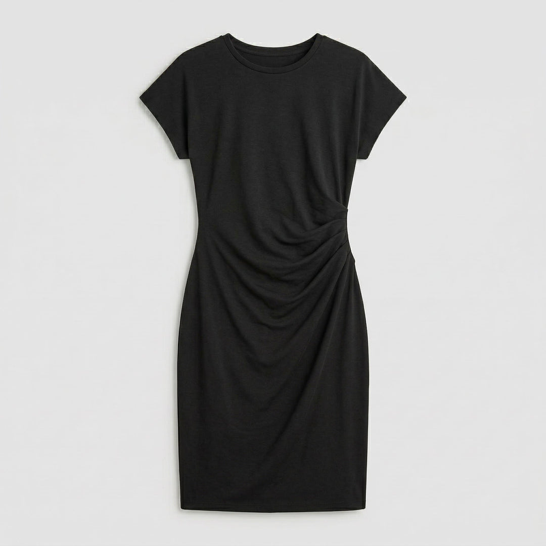 Schwarzes Midikleid Vorderseite mit deutlicher seitlicher Raffung, Flachaufnahme