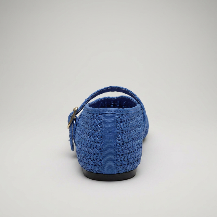 Rückansicht des Mary Jane Slippers in Blau mit geflochtenem Fersenbereich