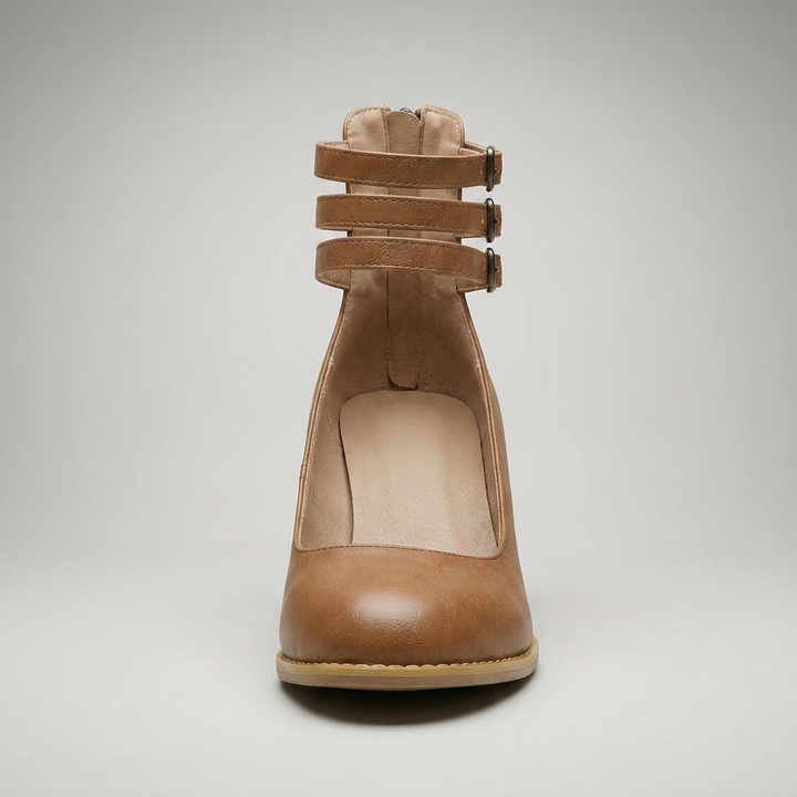 Braune Pumps mit rundem Zehenbereich, Frontalansicht