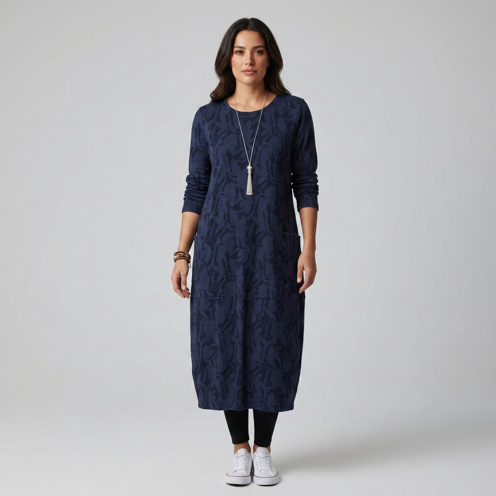 Midikleid mit Rundhalsausschnitt in Dunkelblau, Frontalansicht am Model