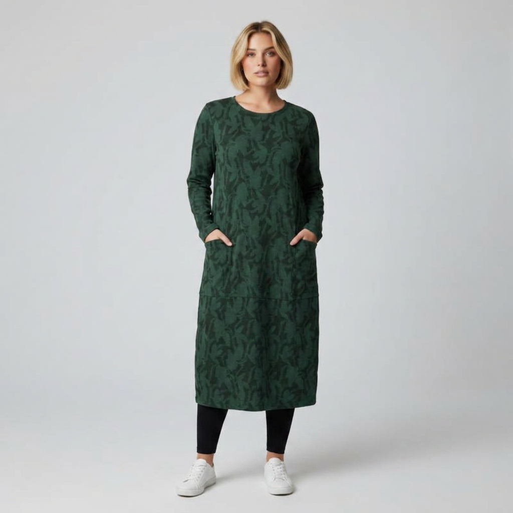 Midikleid mit Rundhalsausschnitt in Grün, Frontalansicht am Model
