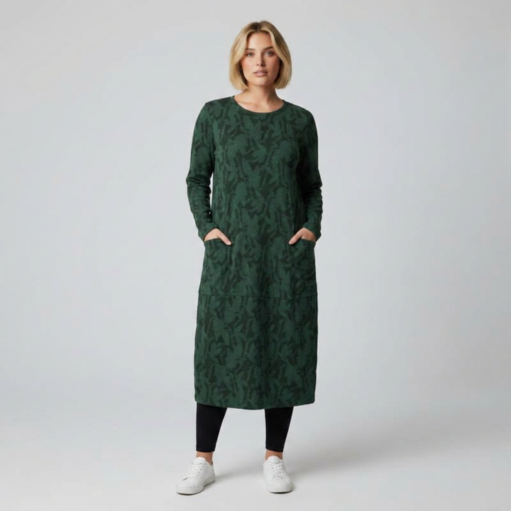 Midikleid mit Rundhalsausschnitt in Grün, Frontalansicht am Model