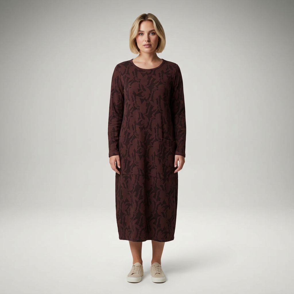 Midikleid mit Rundhalsausschnitt in Weinrot, Frontalansicht am Model