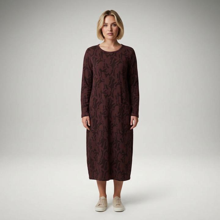 Midikleid mit Rundhalsausschnitt in Weinrot, Frontalansicht am Model