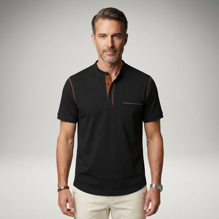 Herren Poloshirt mit Henry-Kragen in Schwarz, Frontalansicht