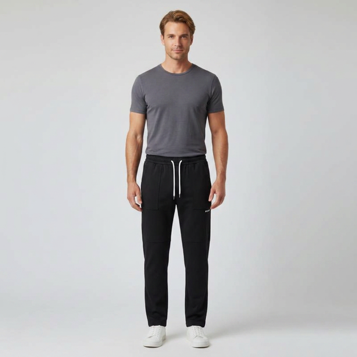 Freizeithose Herren schwarz mit Kordelzug, Model Frontalansicht