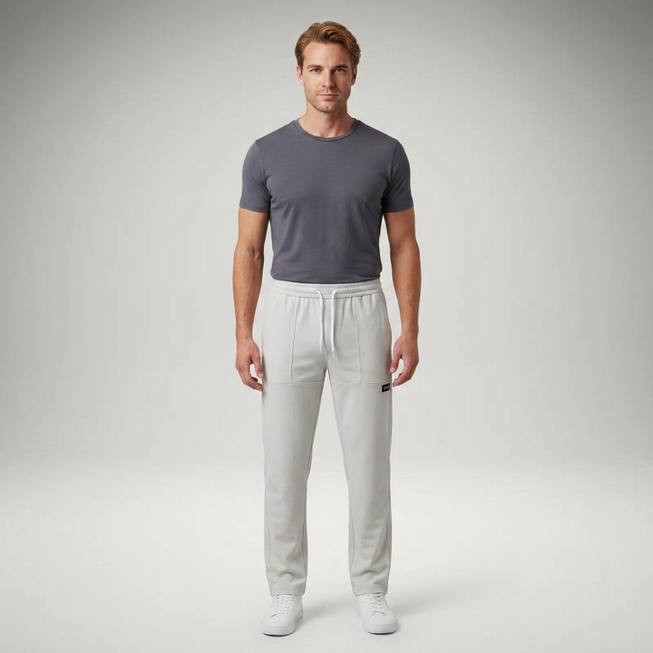 Freizeithose Herren grau mit Kordelzug, Model Frontalansicht
