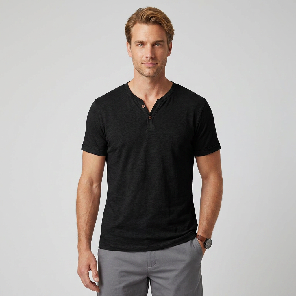 Herren Henley-Shirt in Schwarz, Frontalansicht am Model