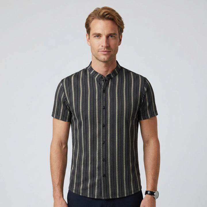 Herren Kurzarmhemd mit Stehkragen, schwarz-beige gestreift, Frontalansicht